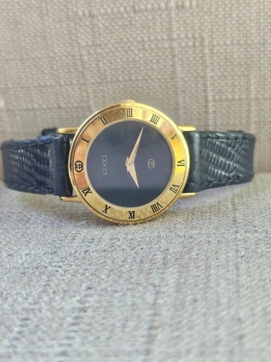 Vintage Gucci Women Wristwatch Gold Tone Case Swiss Made Analog Watch Auth main image 7